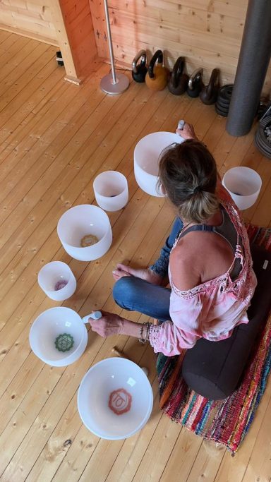 432Hz Singing Bowls Live crystal singing bowls to enhance your healing journey